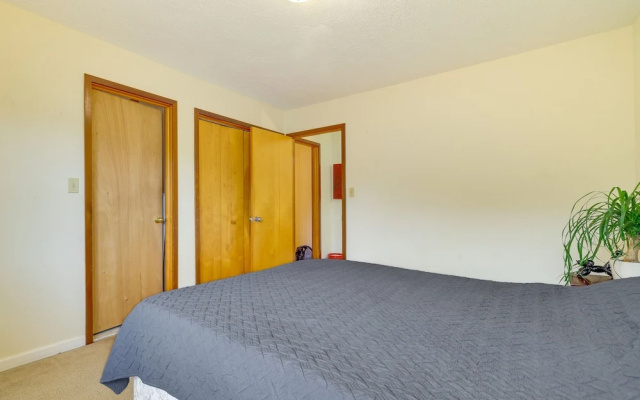 photo 5 of Colorful East Stroudsburg Townhome - Pets Welcome!