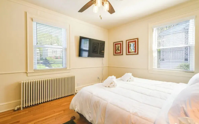 photo 4 of Movie Theater! Family Home, 5 Mi to Dtwn Roanoke