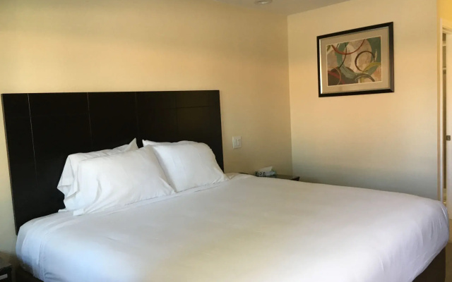 photo 5 of Colton Inn