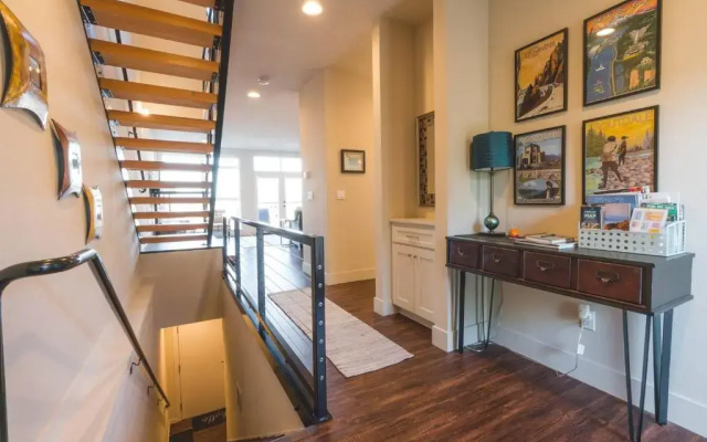 photo 2 of Columbia Gorge Industrial Loft