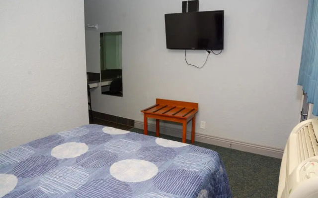 photo 5 of Comet Motel