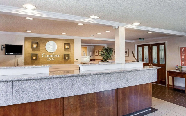 photo 2 of Quality Inn Kirkland