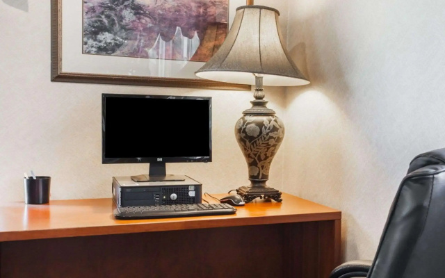 photo 3 of Quality Inn Kirkland