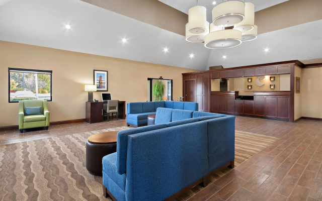 photo 2 of Comfort Inn & Suites Cincinnati Eastgate