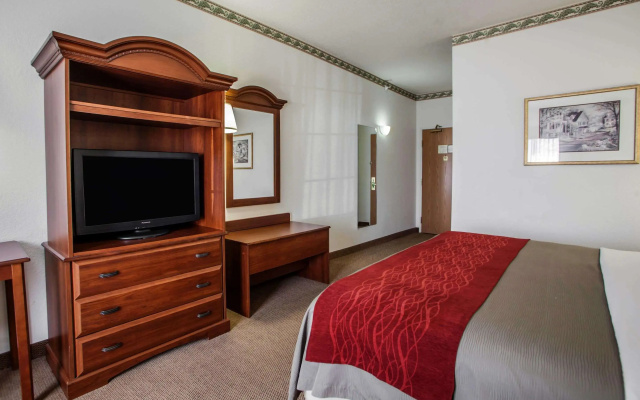 photo 3 of Comfort Inn & Suites Geneva - West Chicago