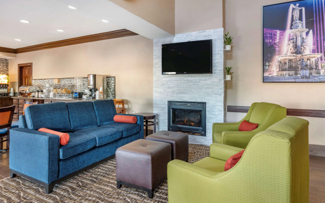 photo 2 of Comfort Inn & Suites Cincinnati Uptown Clifton