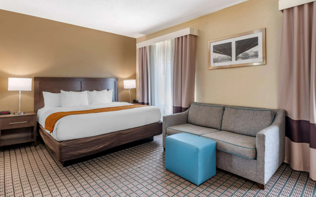 photo 3 of Comfort Inn & Suites Cincinnati Uptown Clifton