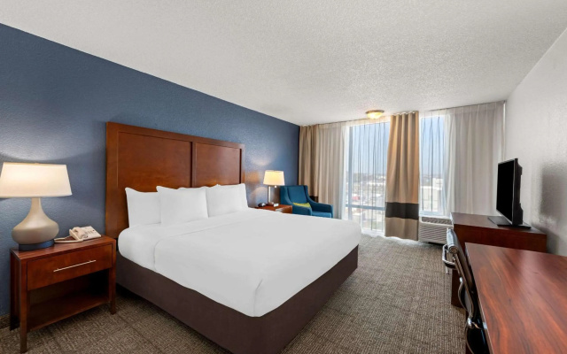 photo 4 of Comfort Inn & Suites Omaha Central