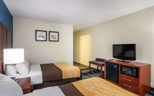 photo 4 of Comfort Inn & Suites Pittsburgh Fox Chapel
