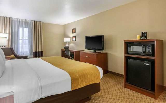 photo 5 of Comfort Inn & Suites Springfield I-44