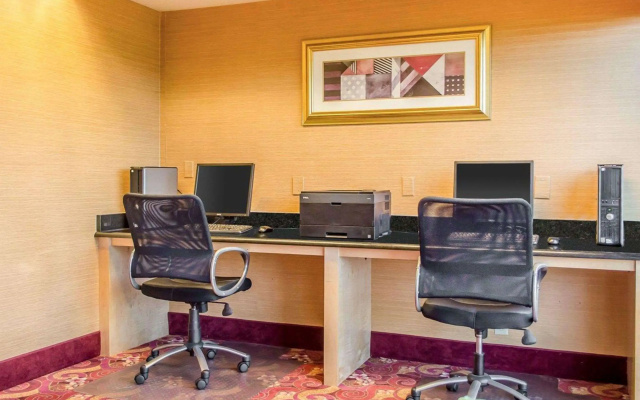 photo 4 of Comfort Inn & Suites York North