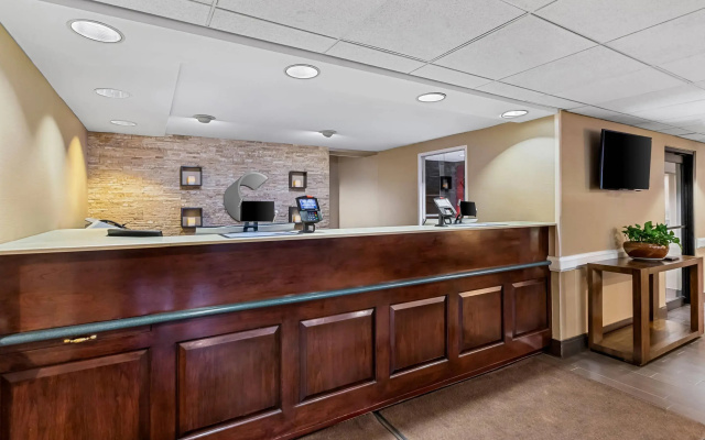 photo 2 of Comfort Inn & Suites Somerset - New Brunswick