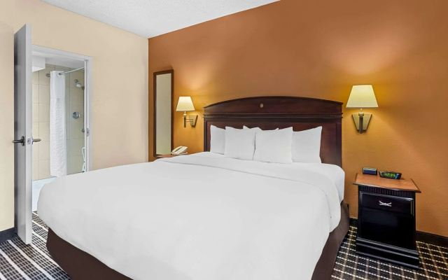 photo 3 of Comfort Inn & Suites Somerset - New Brunswick
