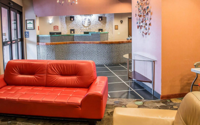 photo 2 of HomeTowne Studios & Suites By Red Roof Washington