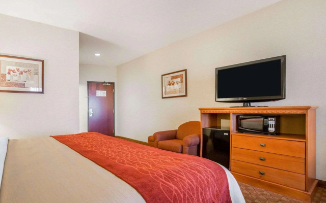 photo 4 of Comfort Inn & Suites Las Vegas - Nellis