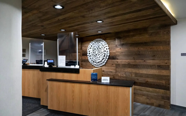 photo 2 of Fairfield Inn & Suites by Marriott Louisville Airport