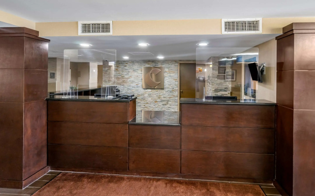photo 2 of Comfort Inn & Suites St. Pete - Clearwater International Airport