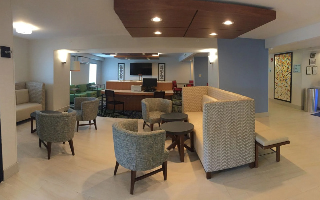 photo 2 of Holiday Inn Express and Suites Albany Airport- Wolf Road by IHG