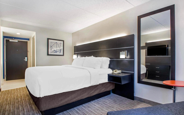 photo 4 of Holiday Inn Express and Suites Albany Airport- Wolf Road by IHG