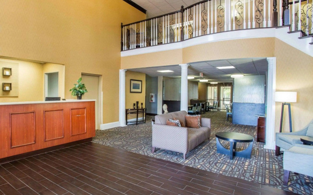 photo 2 of Comfort Inn & Suites at Stone Mountain