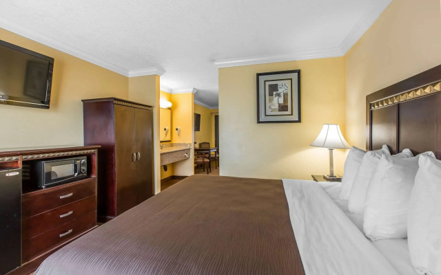 photo 3 of Quality Inn & Suites Bell Gardens - Los Angeles