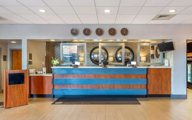 photo 2 of Comfort Inn & Suites Logan International Airport