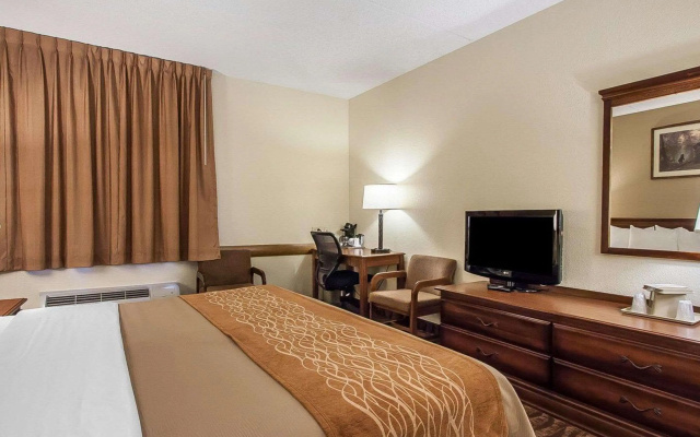 photo 3 of Comfort Inn & Suites Branson Meadows