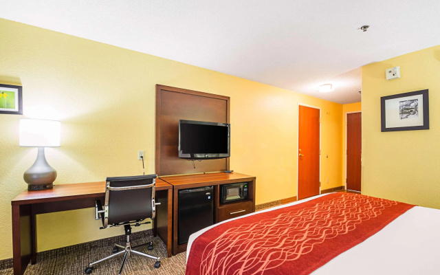 photo 4 of Comfort Inn & Suites Dayton Northwest - Englewood