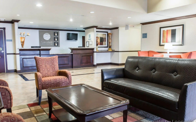 photo 4 of Comfort Inn and Suites Maingate South Davenport