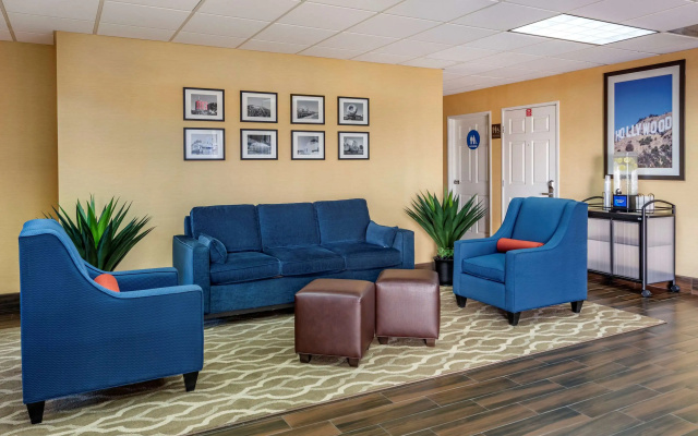 photo 2 of Comfort Inn & Suites Near Universal - N. Hollywood - Burbank