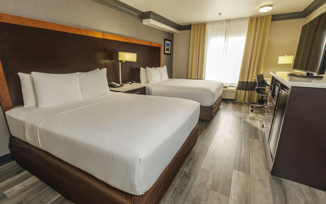 photo 4 of Comfort Inn & Suites Near Universal - N. Hollywood - Burbank