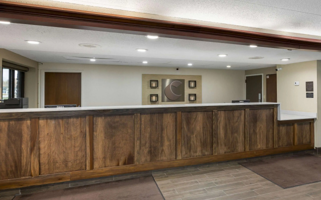 photo 2 of Comfort Inn & Suites Indianapolis Northwest - College Park