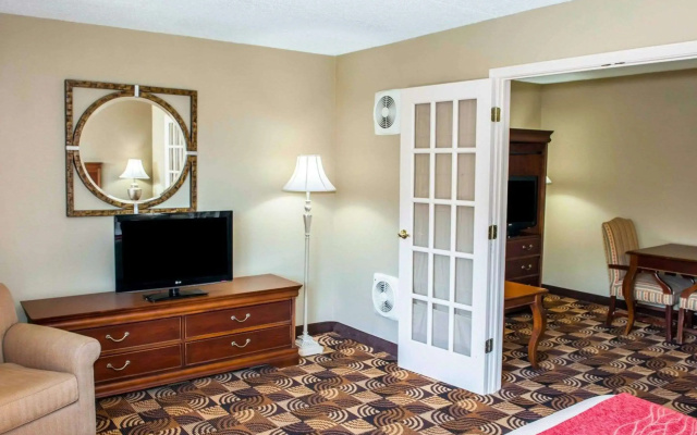 photo 3 of Comfort Inn & Suites Indianapolis Northwest - College Park