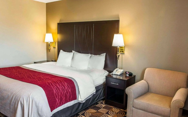 photo 5 of Comfort Inn & Suites Indianapolis Northwest - College Park