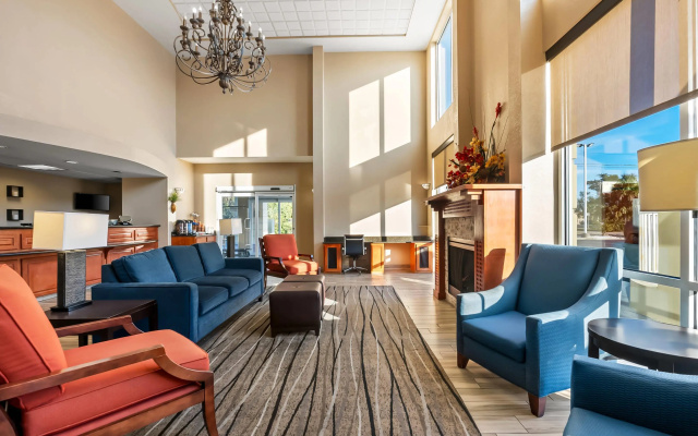 photo 2 of Comfort Inn & Suites
