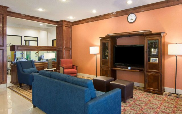 photo 4 of Comfort Inn & Suites Houston Key-Katy