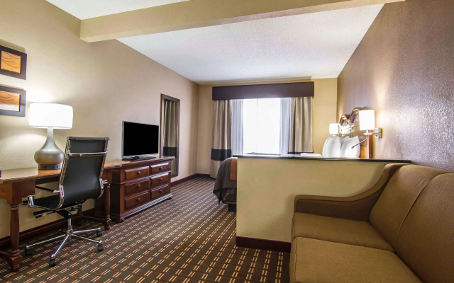 photo 4 of Quality Inn & Suites I-35 E / Walnut Hill