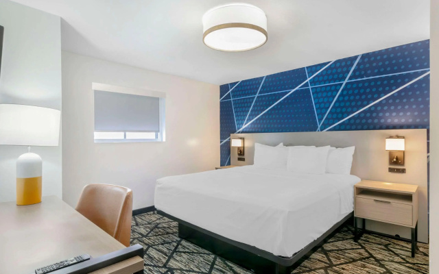 photo 2 of Comfort Inn Kansas City Midtown