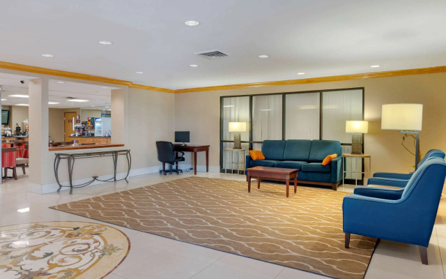 photo 2 of Comfort Inn Anderson South