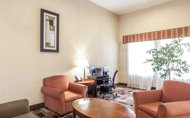photo 2 of Quality Inn & Suites Portsmouth