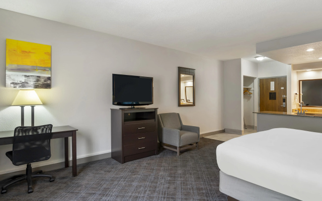 photo 5 of Comfort Inn & Suites Mundelein-Vernon Hills