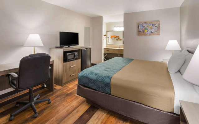 photo 5 of Econo Lodge Hendersonville