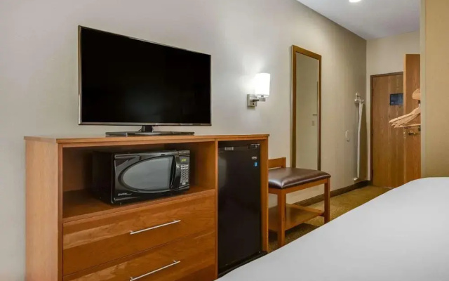 photo 3 of Comfort Inn Millersburg