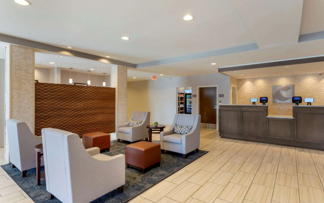 photo 2 of Comfort Inn Jonesboro Central