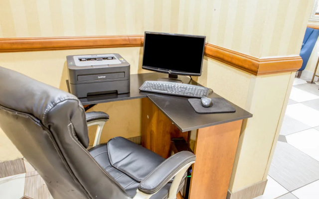 photo 3 of Comfort Inn Fairfield (Essex County) Area