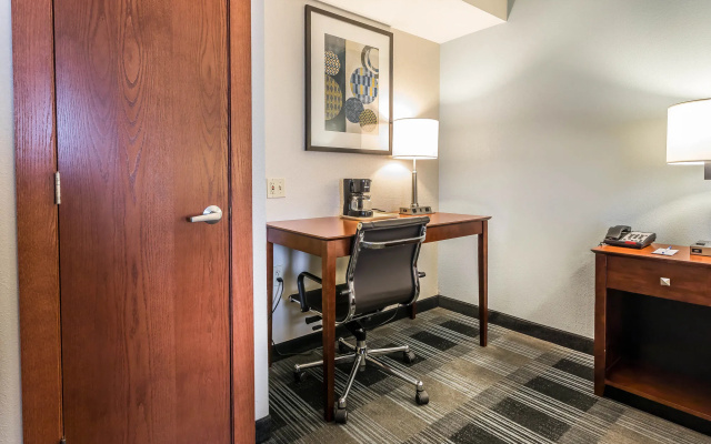 photo 4 of Comfort Inn Sw Omaha I-80