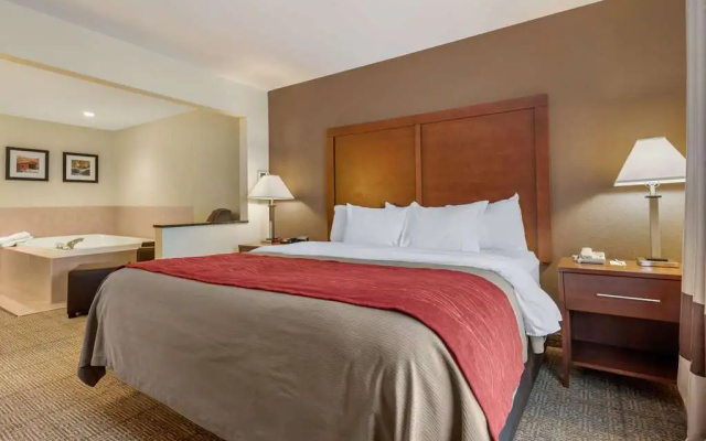 photo 5 of Comfort Inn Warren