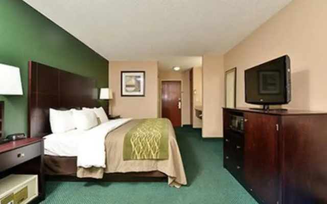 photo 2 of Comfort Inn Arnold