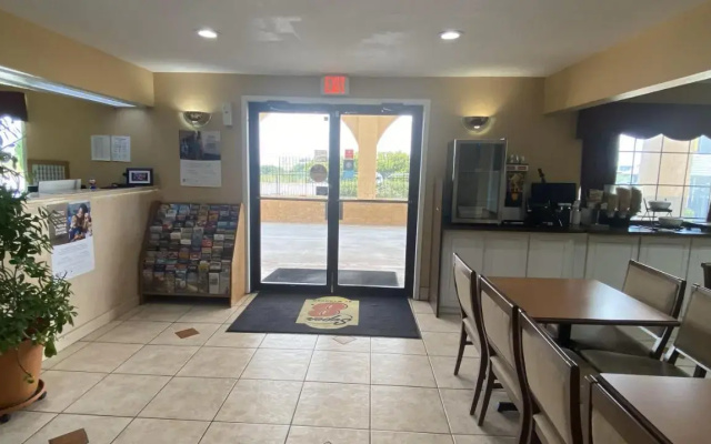 photo 3 of Comfort Inn Decatur