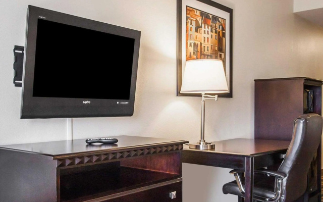 photo 4 of Comfort Inn & Suites Montgomery Eastchase